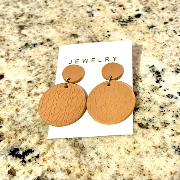 Brown acrylic, round drop earrings - Picture 3 of 6
